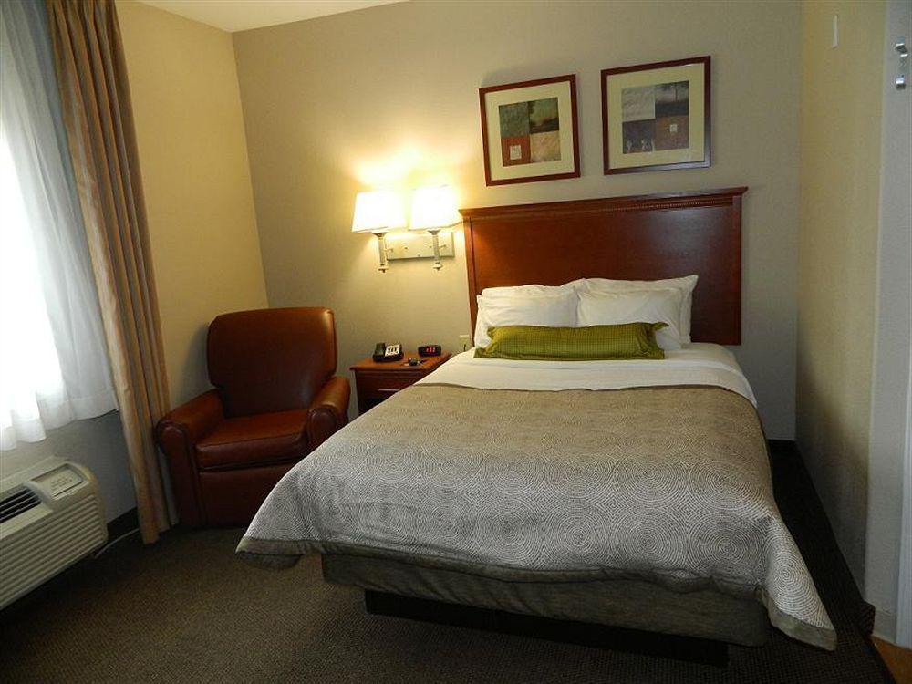 Candlewood Victoria By Ihg Екстериор снимка